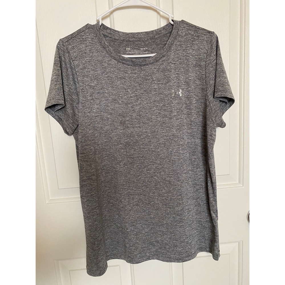✨NEW LISTING✨ Under Armor workout shirt